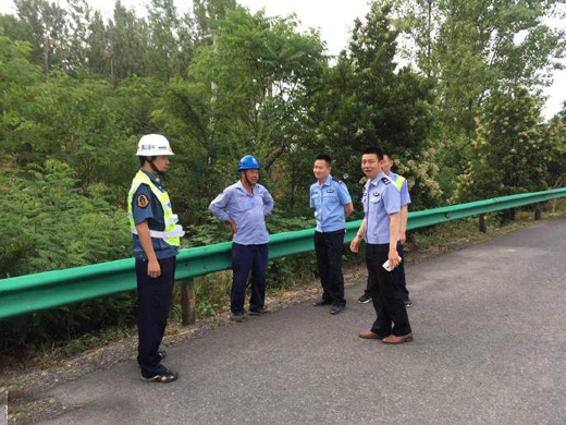 高壓線墜落高速公路 電力部門(mén)緊迫處置
